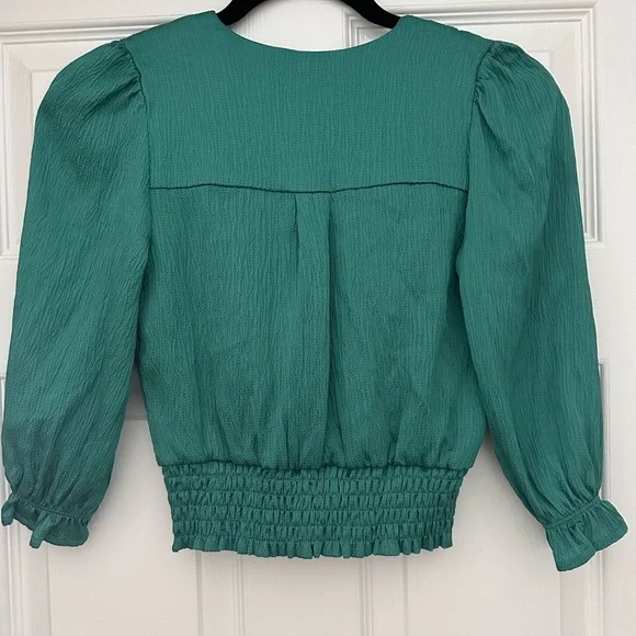 Green Cropped Shirt Blouse - Picture 2 of 3